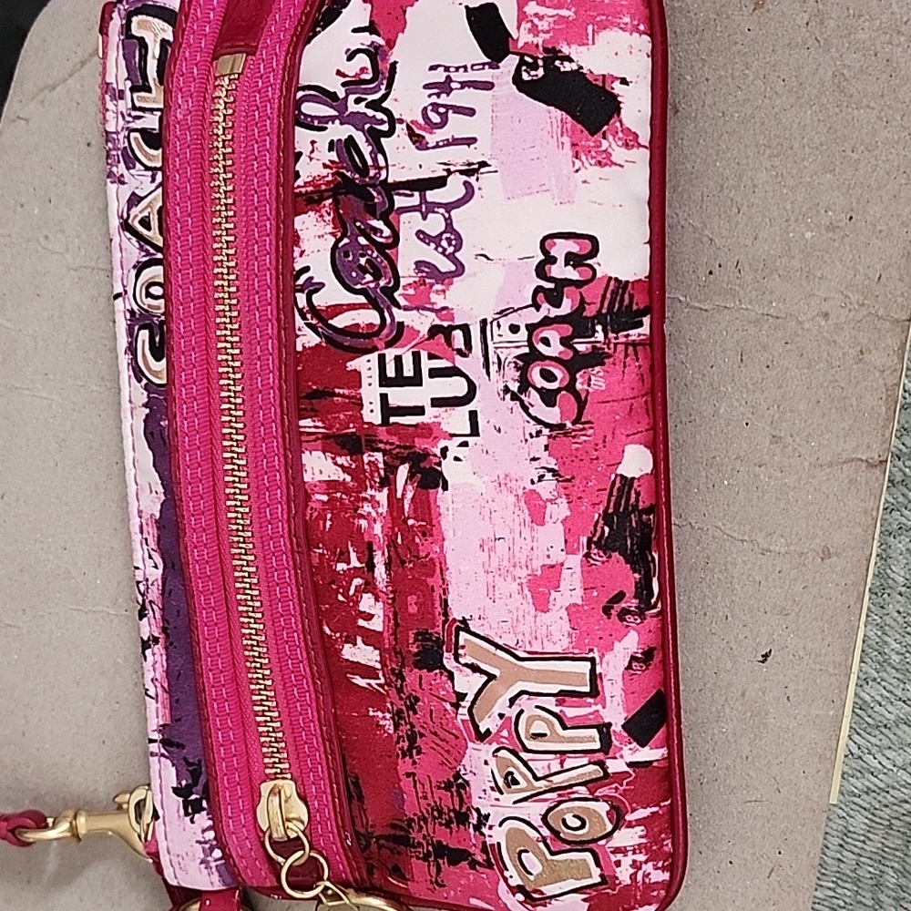 COACH POPPY WRISTLET LARGE SIZE EUC LIKE NEW